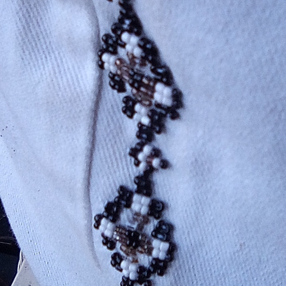 Lauren Jeans Co. Size 8 Petite White Denim Jeans With Beaded side Seams. - Picture 3 of 10